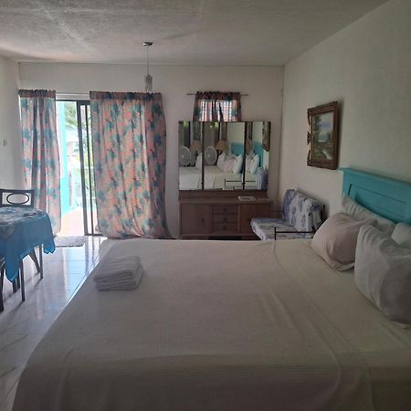 Ocean View Apartments Bridgetown Bagian luar foto