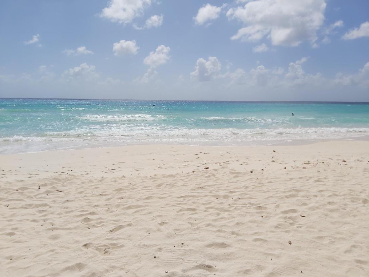 Ocean View Apartments Bridgetown Bagian luar foto