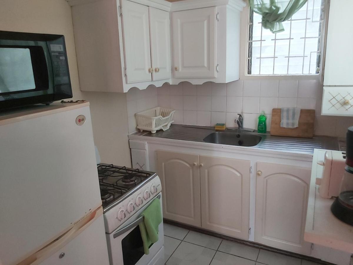Ocean View Apartments Bridgetown Bagian luar foto