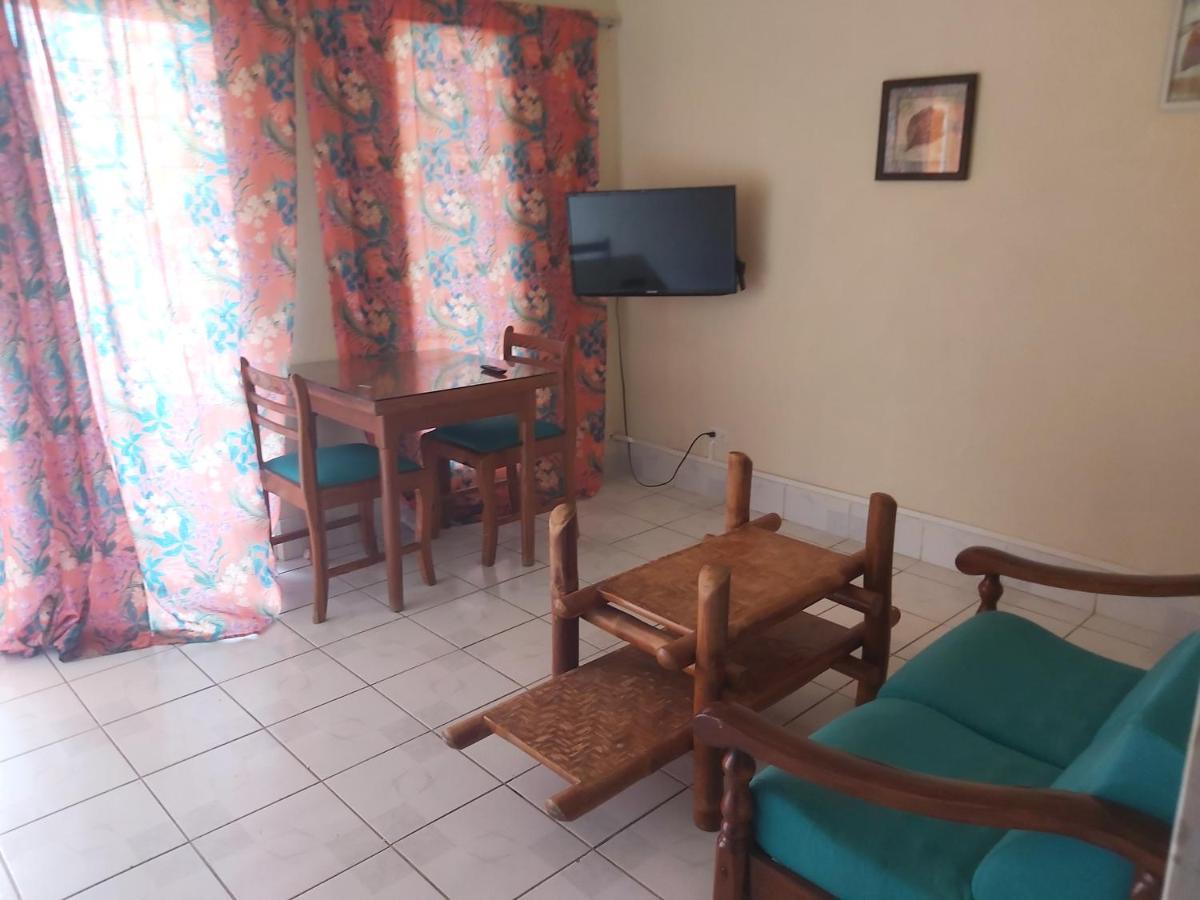 Ocean View Apartments Bridgetown Bagian luar foto