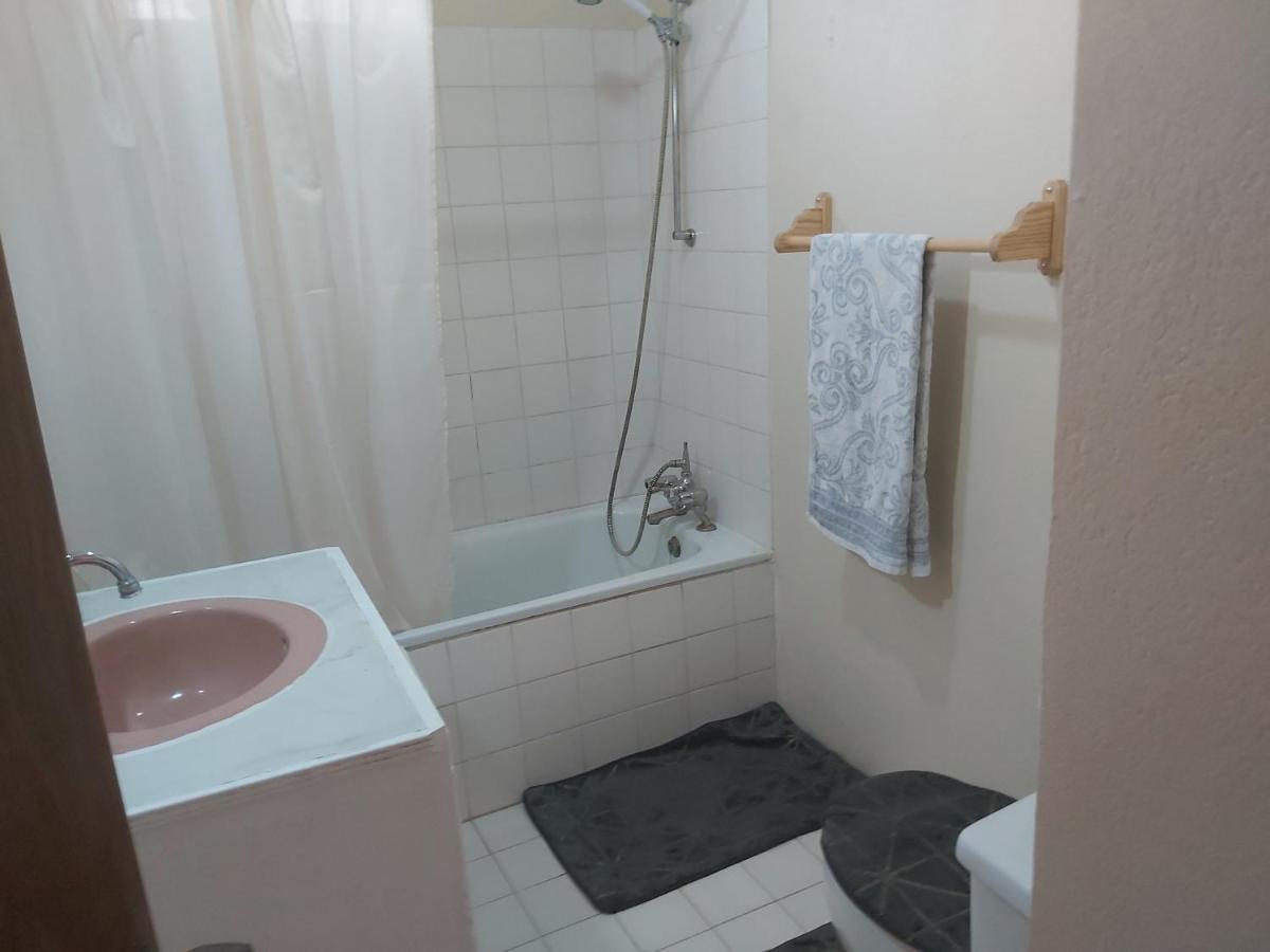 Ocean View Apartments Bridgetown Bagian luar foto
