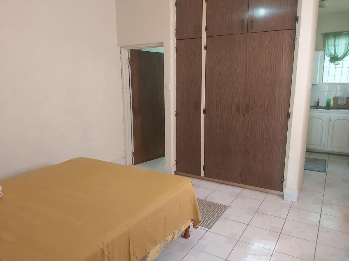 Ocean View Apartments Bridgetown Bagian luar foto