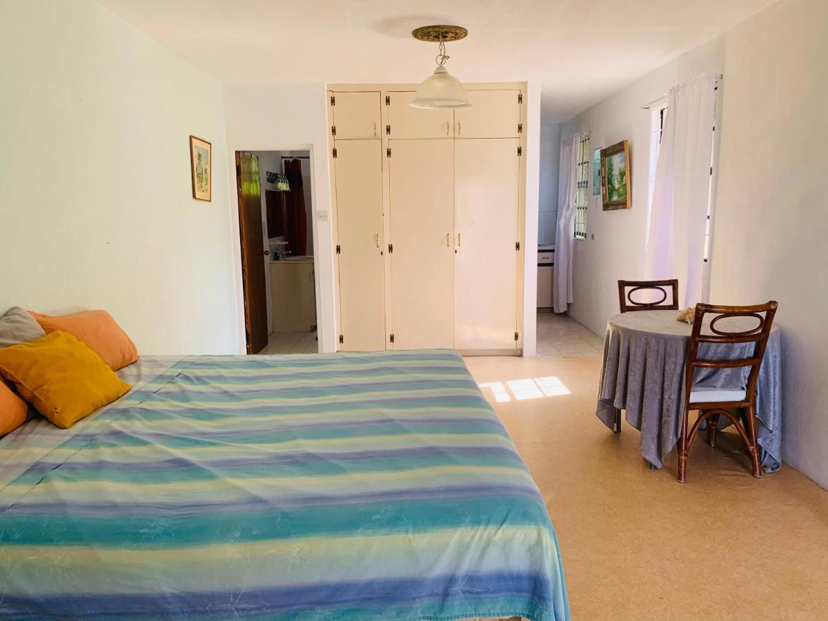 Ocean View Apartments Bridgetown Bagian luar foto