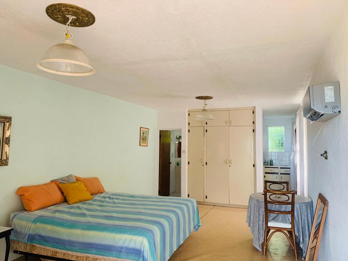 Ocean View Apartments Bridgetown Bagian luar foto