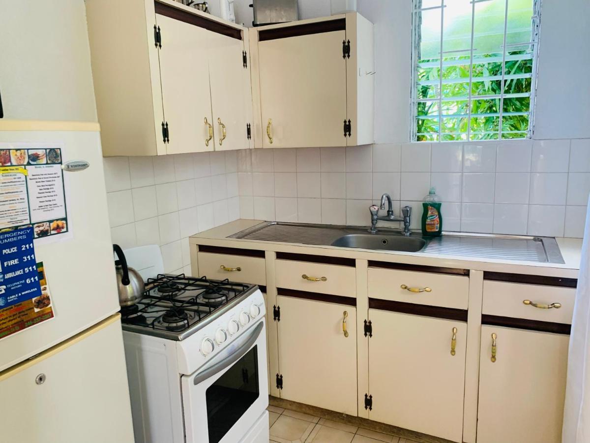 Ocean View Apartments Bridgetown Bagian luar foto