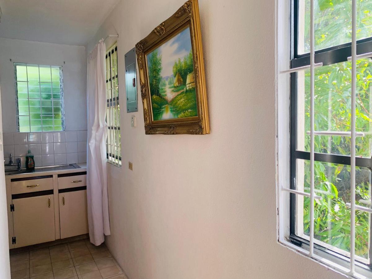 Ocean View Apartments Bridgetown Bagian luar foto