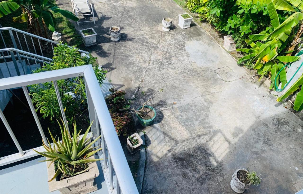 Ocean View Apartments Bridgetown Bagian luar foto