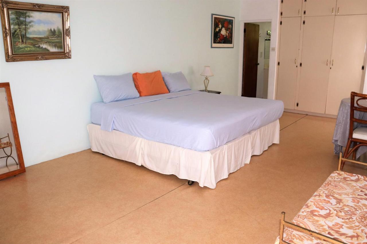 Ocean View Apartments Bridgetown Bagian luar foto