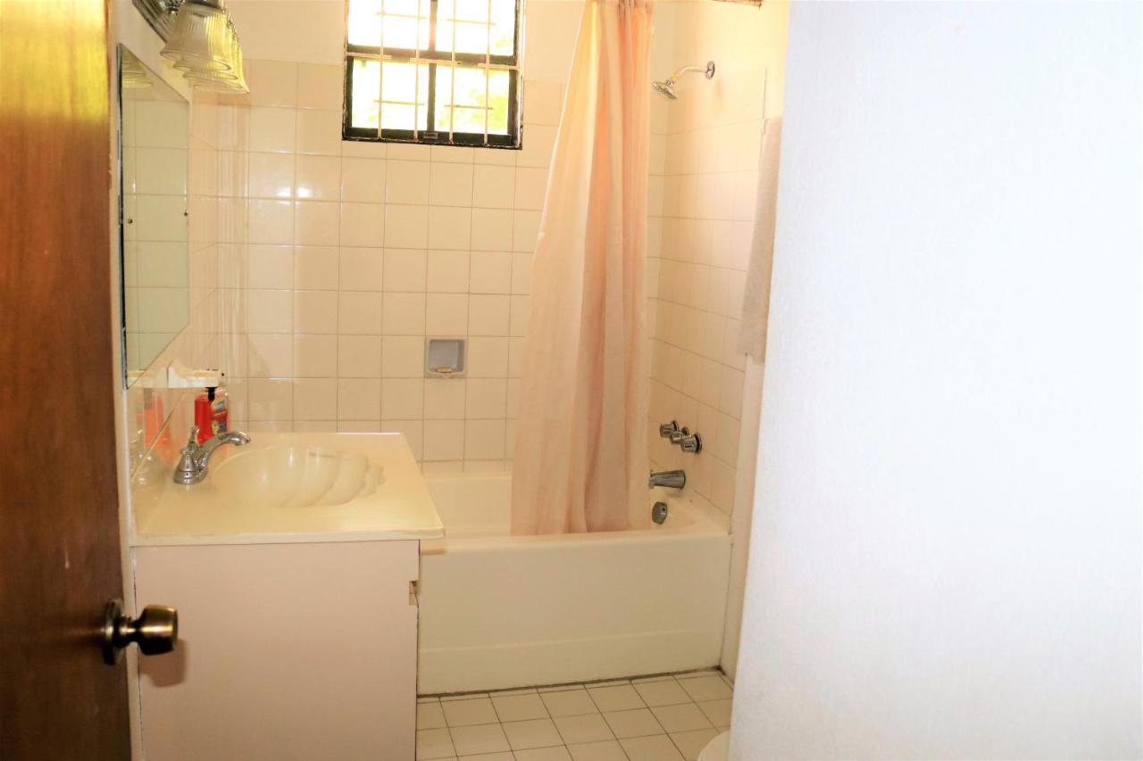 Ocean View Apartments Bridgetown Bagian luar foto