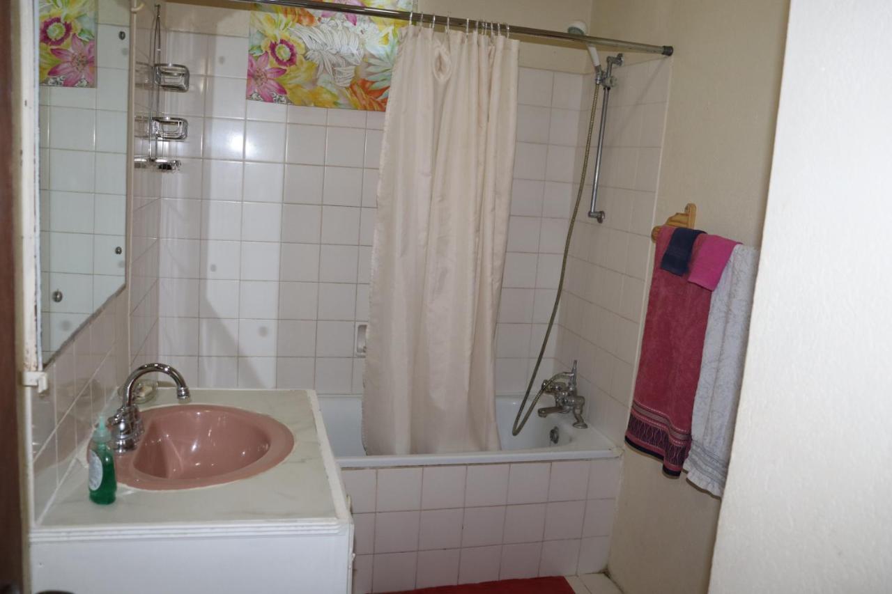 Ocean View Apartments Bridgetown Bagian luar foto