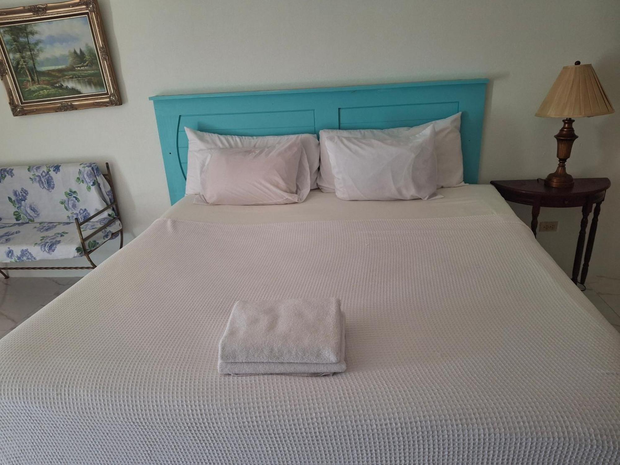 Ocean View Apartments Bridgetown Ruang foto