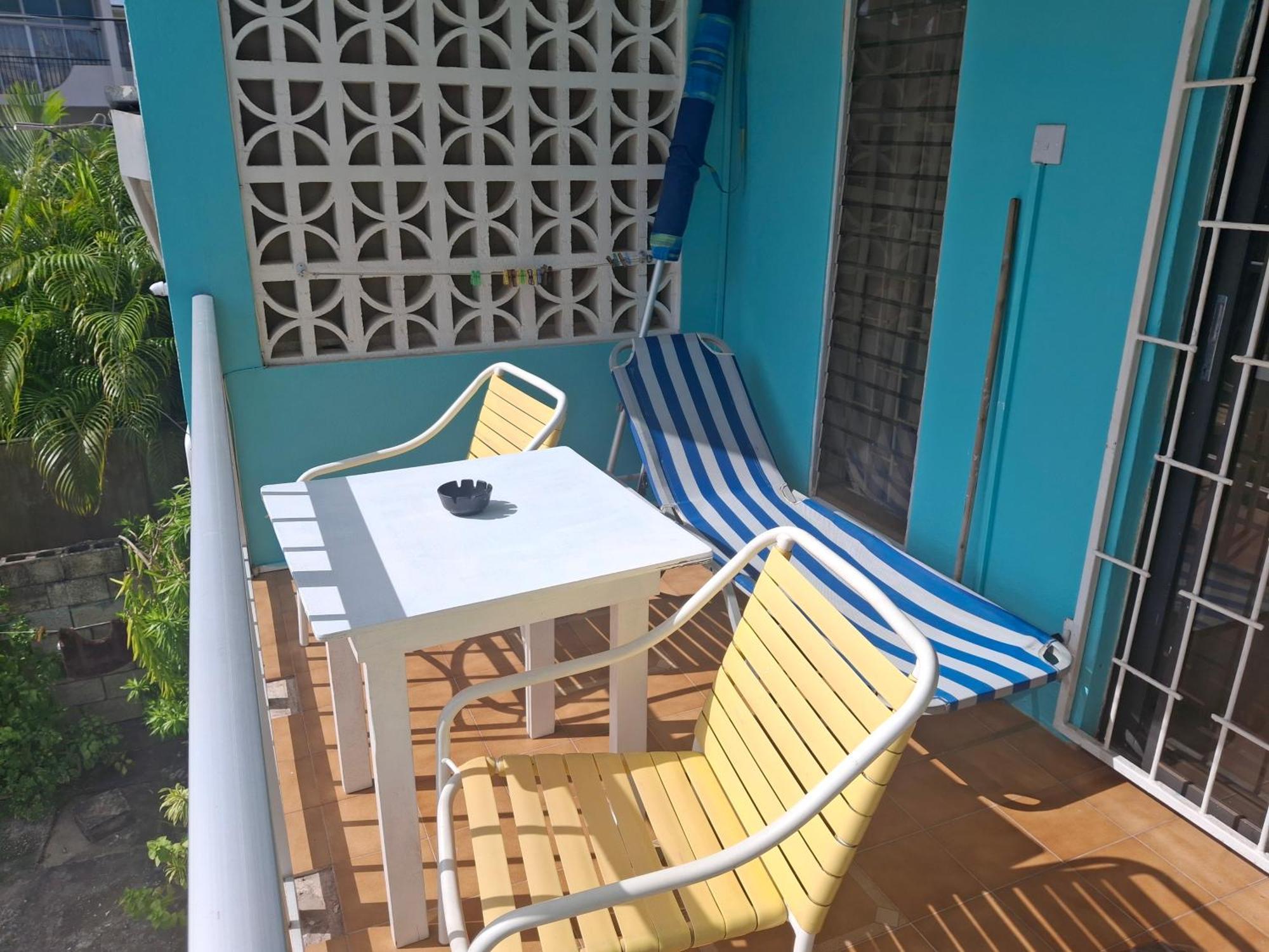 Ocean View Apartments Bridgetown Bagian luar foto