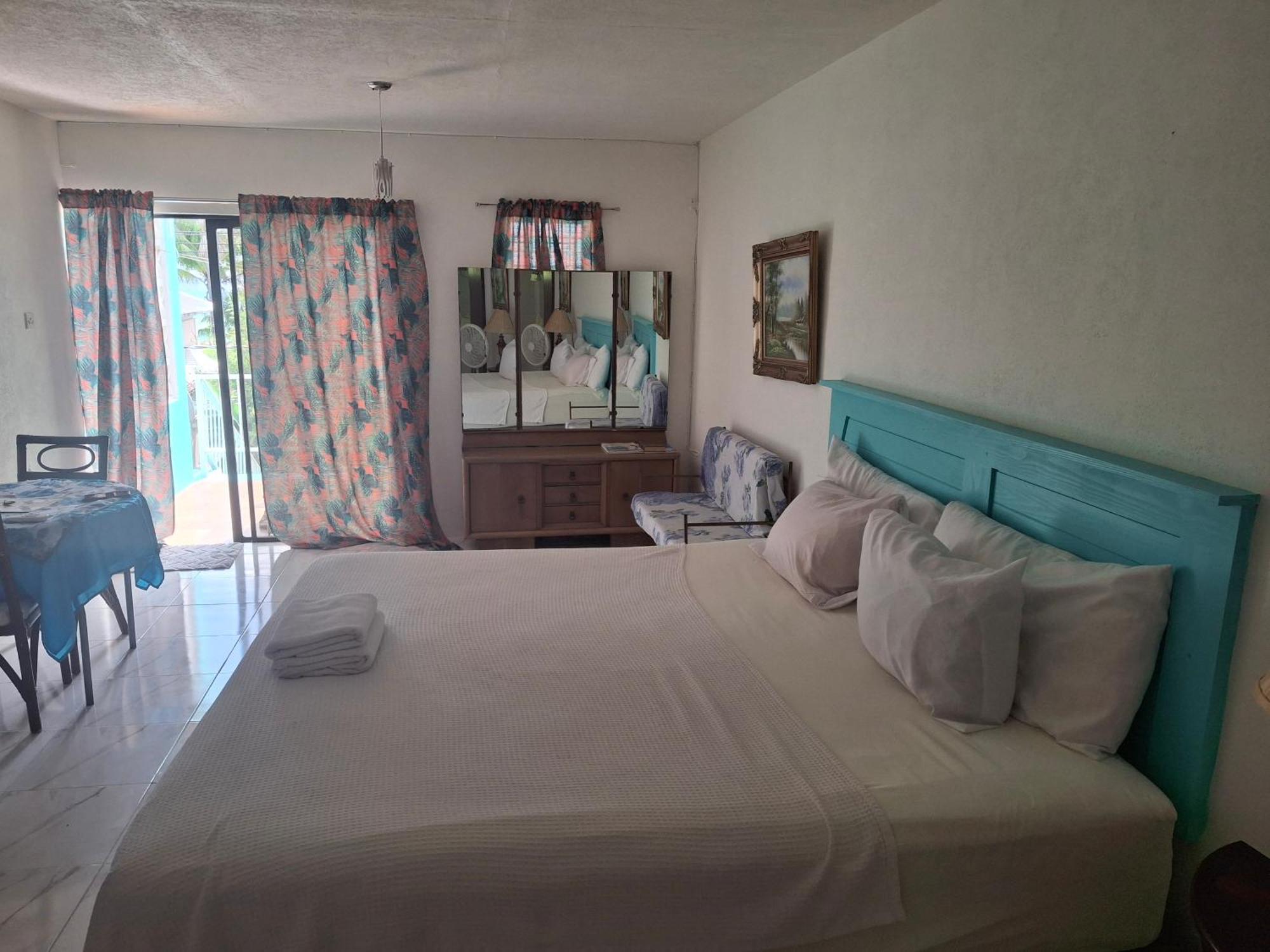 Ocean View Apartments Bridgetown Bagian luar foto