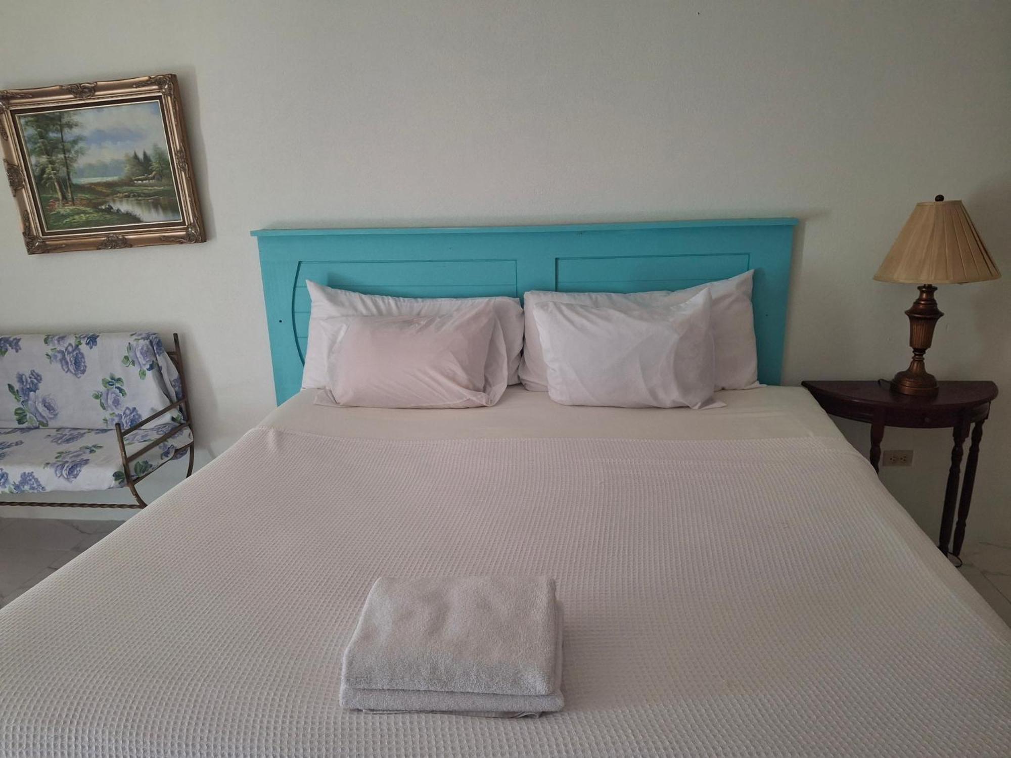 Ocean View Apartments Bridgetown Bagian luar foto